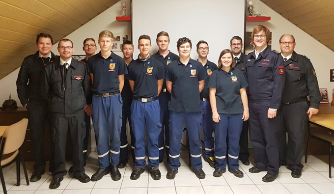 Das Bild zeigt die Jugendfeuerwehrleute mit Leistungsabzeichen.