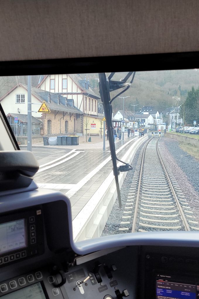 Blick aus dem Führerstand bei der Einfahrt in den Bahnhof Bad Münstereifel.