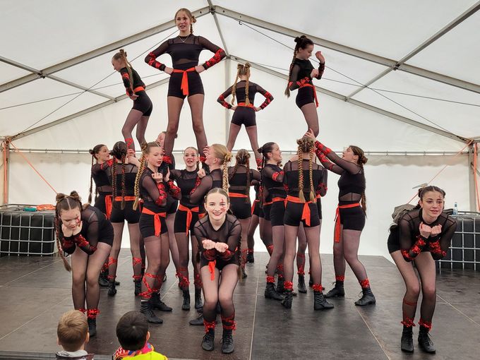 Die Hochtürmer Girls aus Houverath tanzten als Ninjas. 