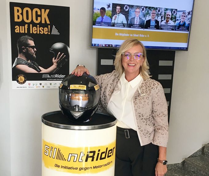 Das Bild zeigt Bürgermeisterin Sabine Preiser-Marian bei der Initiative Silent Rider