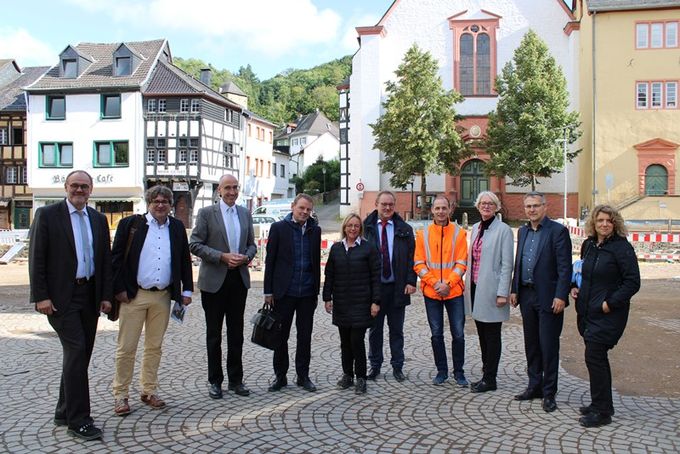 Das Bild zeigt von links: Herr Dr. Bucher, Herr Möltgen, Herr Graaff, Herr Dr. Jaeckel, Frau Preiser-Marian, Herr Dr. Queitsch, Herr Wassong, Frau Weber, Herr Schwarz, Frau Haltenhof