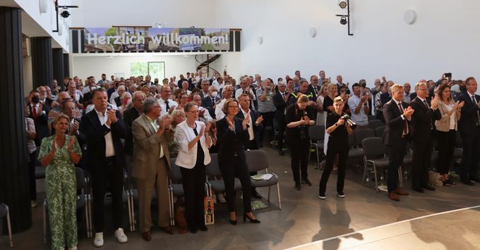 Das Bild zeigt das Publikum beim Empfang zum Jahrestag der Flutkatastrophe