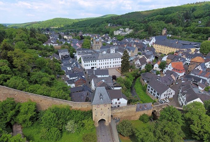 Das Bild zeigt die Kernstadt mit dem Heisterbacher Tor