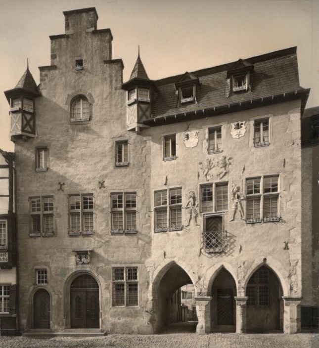 Das Bild zeigt das Rathaus 1930