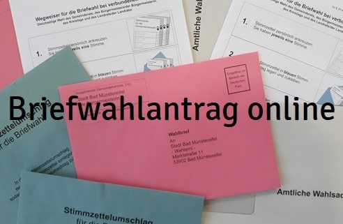 Das Bild zeigt Briefwahlunterlagen für die Kommunalwahl